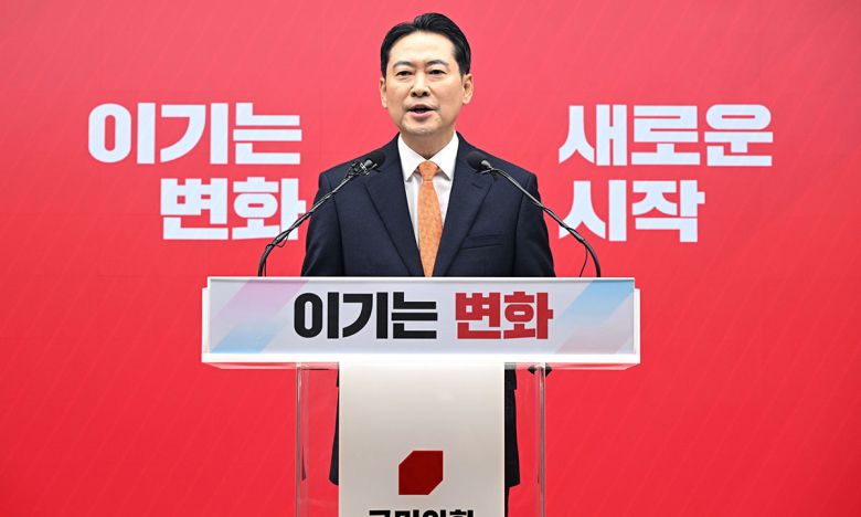 장동혁 국민의힘 대표가 7일 서울 여의도 중앙당사에서 열린 긴급기자회견에서 당 쇄신안 등을 발표하고 있다. 뉴스1