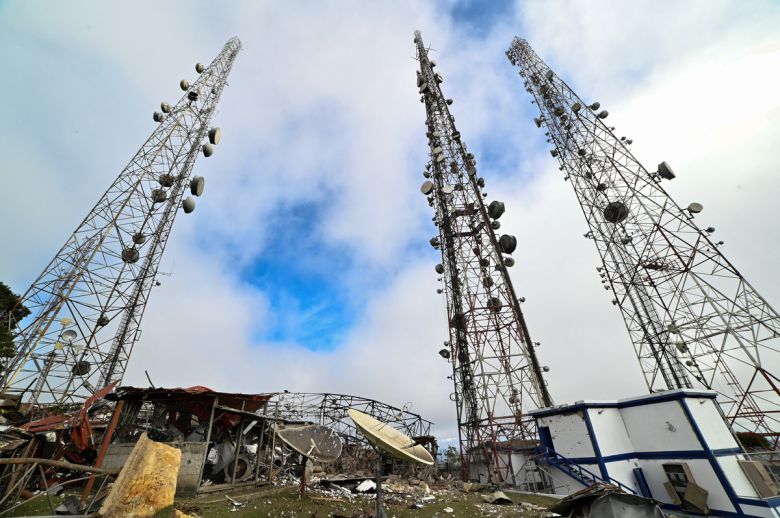 베네수엘라 수도 카라카스의 TV 및 통신탑이 지난 4일 미군 공습으로 파괴된 채 남아있다. 로이터연합