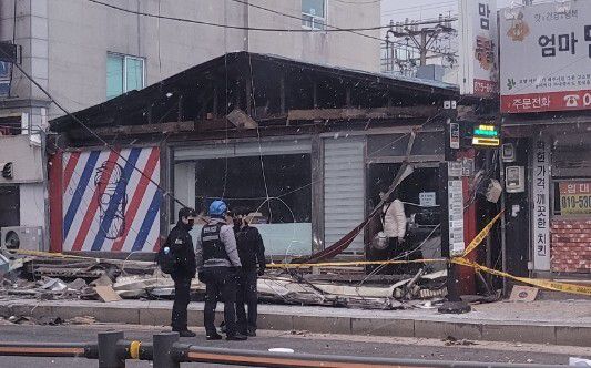 경기 전역에 강풍주의보가 내려진 지난 10일 의정부에서 강한 바람에 떨어진 간판에 깔린 행인이 숨지는 사고가 발생했다. 의정부=연합뉴스