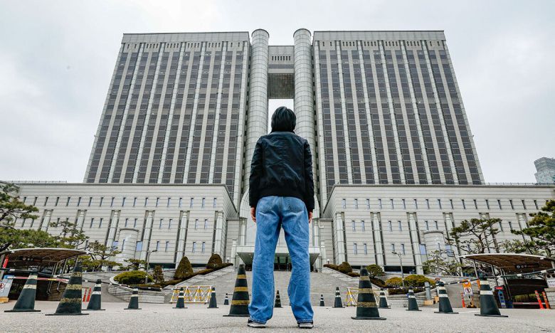 서울서부지법을 습격해 난동을 부린 시위대 중 한 명이었던 김태영(31)씨가 지난해 12월24일 서울 서초구 서울고법에서 열린 2심 선고공판에 출석하고 있다. 원심은 징역 1년6개월 집행유예 3년을 선고했다. 김씨는 항소했지만 2심 재판부가 이를 기각하자 상고했다. 최상수 기자