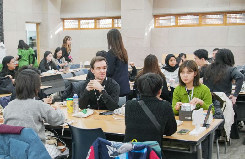 참가 학생들이 SDG3 건강과 웰빙을 주제로한 창업아이디어를 발굴하기 위한 토론을 하고 있다. 대구보건대학교 제공
