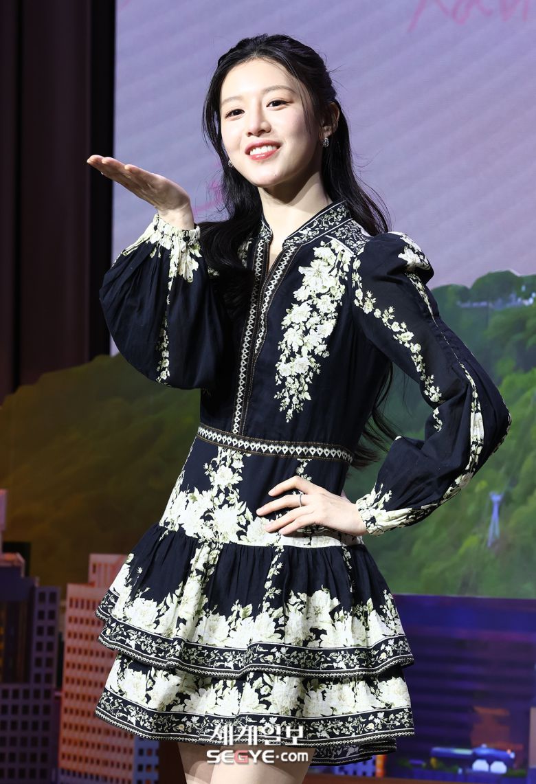 배우 고윤정이 13일 서울 강남구 조선 팰리스 서울 강남에서 열린 넷플릭스 드라마 '이 사랑 통역 되나요?' 제작발표회에 참석해 포즈를 취하고 있다. 한윤종 기자