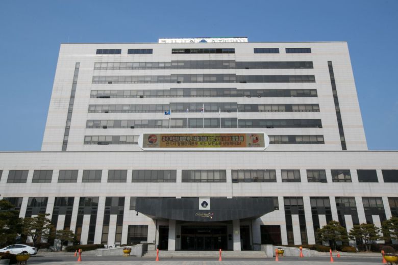 군산시청사 전경.