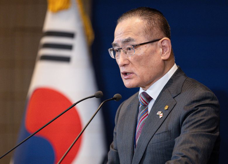 위성락 국가안보실장이 14일 일본 오사카에 마련된 대한민국 프레스센터에서 한일 정상회담 관련 주요성과 브리핑을 하고 있다.    연합뉴스