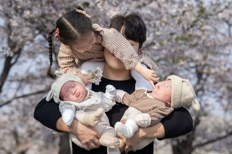 전북 군산시가 출산율과 인구 증대를 위해 개최한 아빠 육아사진 공모전 수상작. 군산시 제공