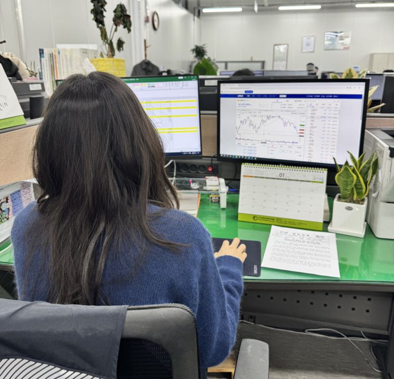 충북 청주시 세정과 체납관리팀 관계자가 지방세 체납현황 등을 살피고 있다. 청주시 제공