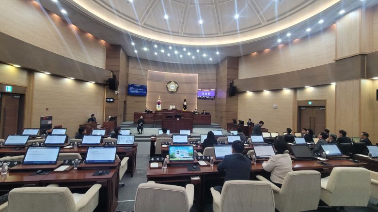 의장 불신임안 안건 상정 등을 놓고 어수선했던 천안시의회 제286회 임시회 본회의장 모습