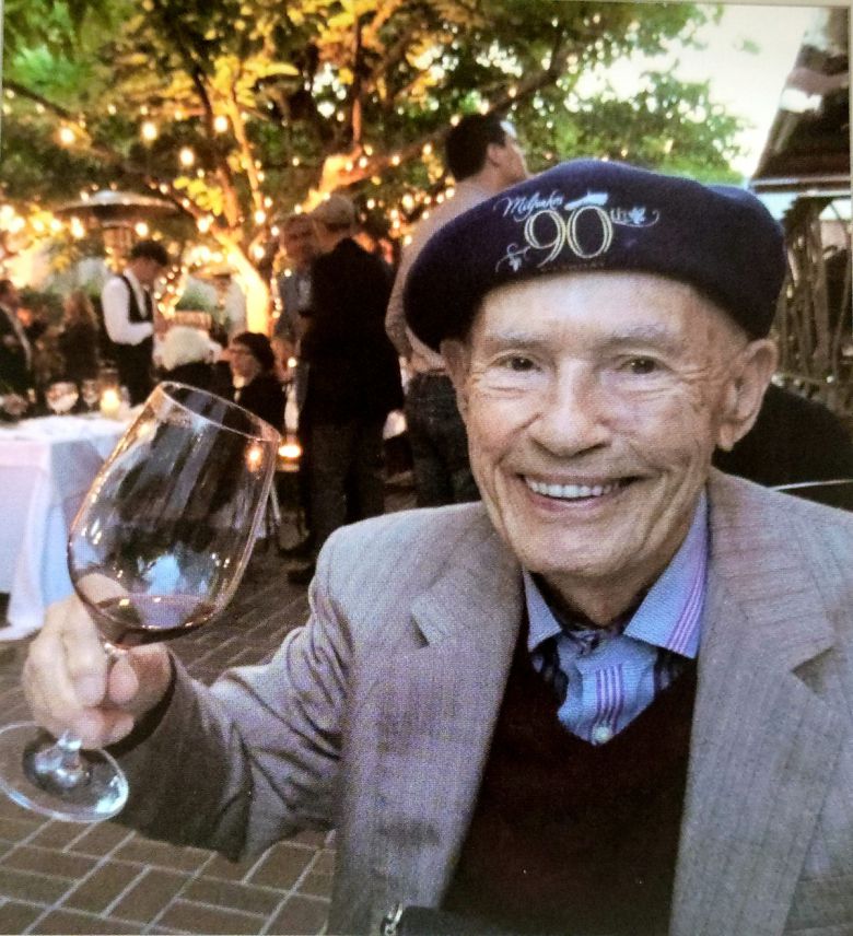 그르기치 90세 생일. 홈페이지