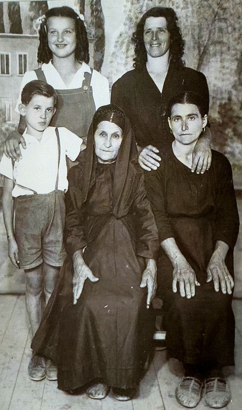 미엔코 마이크 그르기치 어린 시절. 홈페이지