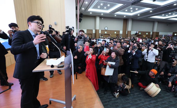 한동훈 국민의힘 비대위원장이 2일 대구 북구 엑스코에서 열린 2024 국민의힘 대구경북 신년인사회에서 인사말을 하고 있다. 뉴시스