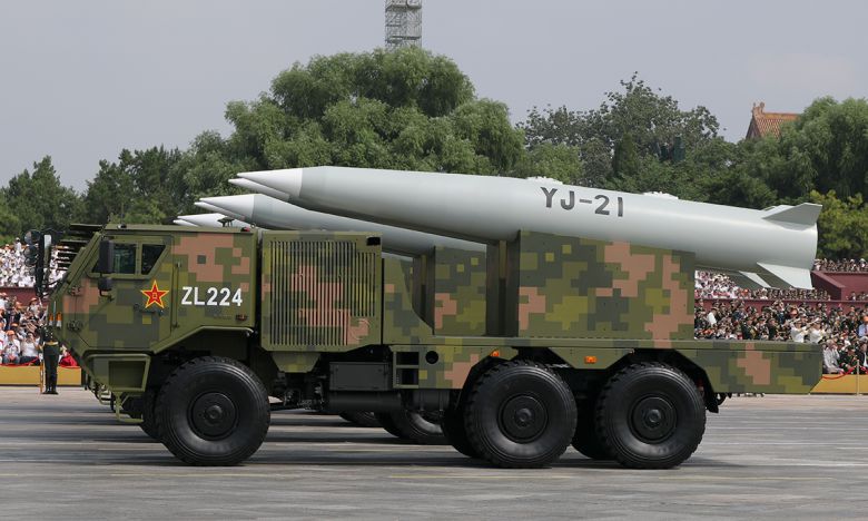중국의 대함탄도미사일 YJ-21이 지난 3일 베이징 텐안먼 광장에서 열린 제2차 세계대전 승전 80주년 열병식에서 행진을 하고 있다. 신화·연합뉴스