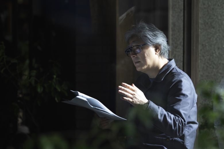 ‘어쩔수가없다’ 촬영장의 박찬욱 감독. CJ ENM 제공