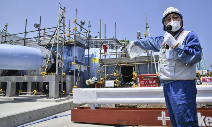 후쿠시마 원전 오염수 방류시설 설명하는 일본 도쿄전력 직원. 연합뉴스