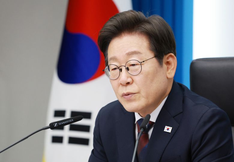 이재명 대통령이 3일 서울 용산 대통령실 청사에서 열린 2차 수석보좌관회의에서 발언하고 있다.     대통령실통신사진기자단