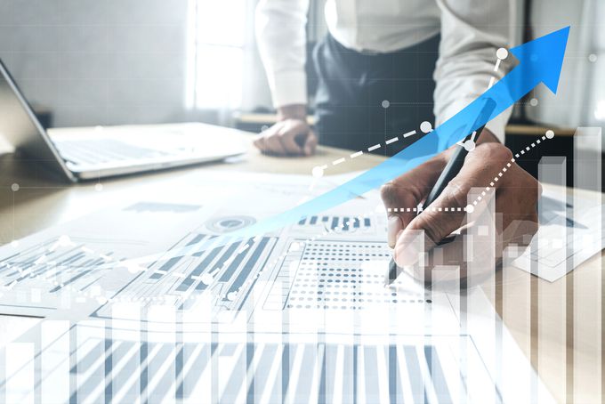 개인투자자들의 폭발적인 매수에 힘입어 올해 코스피지수가 상승랠리를 펼쳤다. 내년에도 개미들의 매수세에 힘입어 상승장이 지속될 것이라는 전망이 많다. 사진=게티이미지뱅크