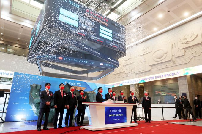 SK바이오팜, 카카오게임즈 등 작년 IPO 대어들에 이어 지난 18일에 상장한 SK바이오사이언스가 따상 후 급락세를 나타내자 증권 전문가들은 공모주 투자에 보다 보수적인 자세로 임할 것을 당부했다. 사진=연합뉴스