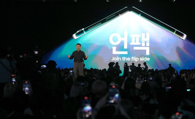 노태문 삼성전자 MX사업부장 사장이 지난해 7월 열린 ‘갤럭시 언팩 2023’에서 프레젠테이션을 하고 있다. 뉴시스