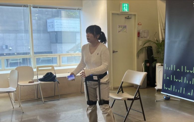 '윔'을 착용한 후 전용 앱을 연동하면 움직인 운동량이 기록된다. 신정원 기자