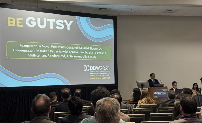 프라빈 박사가 인도환자 대상 미란성 위식도역류질환 치료 효과를 확인한 현지 파트너사의 임상 3상 연구 결과를 발표하고 있다. 대웅제약 제공