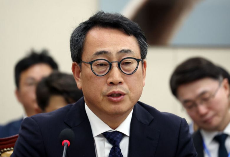 유영상 SK텔레콤 사장은 지난 8일 서울 여의도 국회에서 열린 과학기술정보방송통신위원회 전체회의 SK텔레콤 해킹 관련 청문회에서 고객신뢰회복 위원회 등 대응 방안을 언급했다. 뉴시스