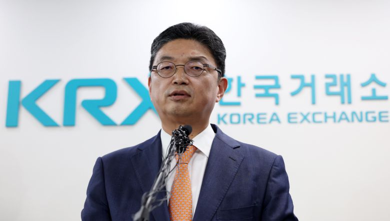 이윤수 금융위원회 증권선물위원회 상임위원이 9일 오전 서울 여의도 한국거래소에서 자본시장 불공정거래 근절 실천방안 합동 브리핑을 하고 있다. 뉴시스