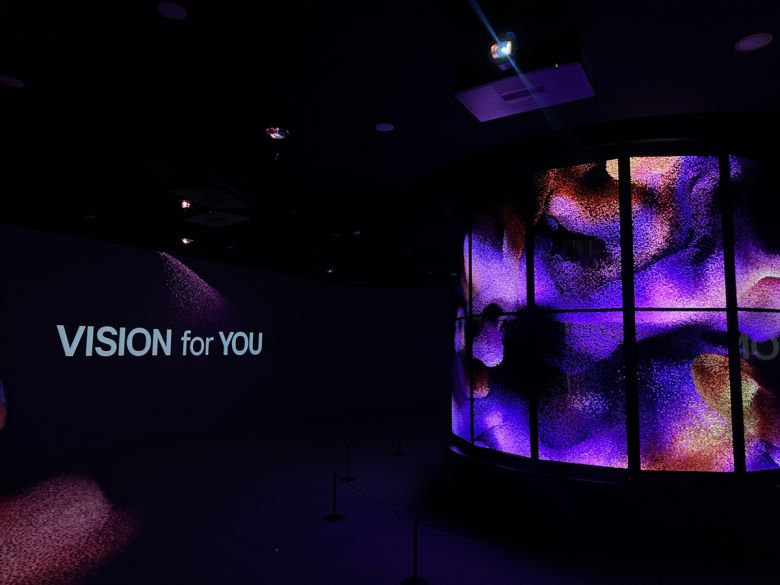 몰입형 미디어 아트 전시가 펼쳐지는 비전홀. 이화연 기자