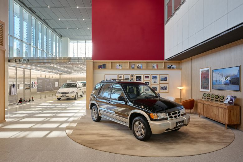 기아 스포티지 구형 모델(가운데). 기아 제공