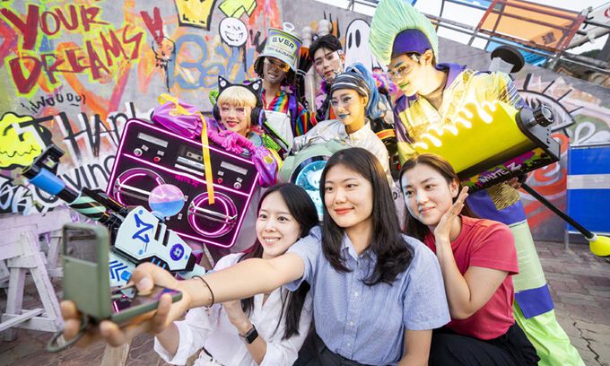 블러드시티에서 진행되는 화이트Z 포토타임.