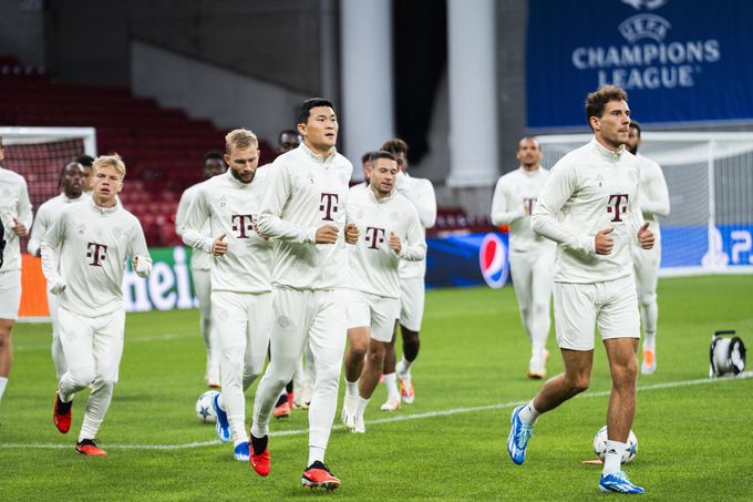 뮌헨 김민재가 2일 덴마크 코펜하겐의 파르켄 스타디움에서 동료들과 훈련을 하고 있다. AP/뉴시스