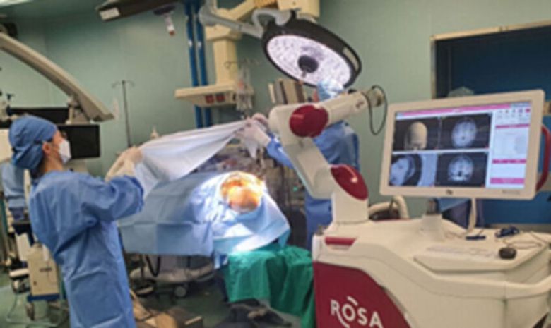 보건복지부 지원으로 도입된 수술 로봇.