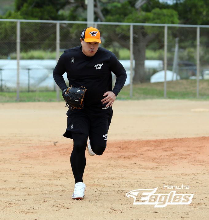 25일 오키나와 스프링캠프에서 훈련 중인 류현진. 한화이글스 제공