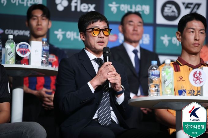 광주FC 이정효 감독이 취재진의 질문에 답하고 있다. 사진=한국프로축구연맹 제공