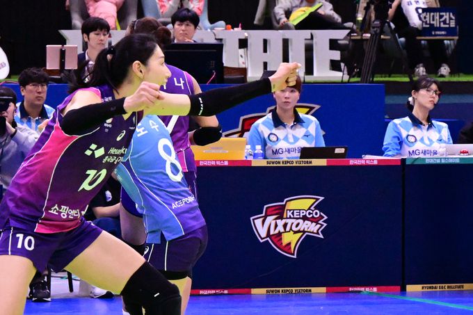 흥국생명 김연경이 득점 후 포효하고 있다. 사진=KOVO 제공