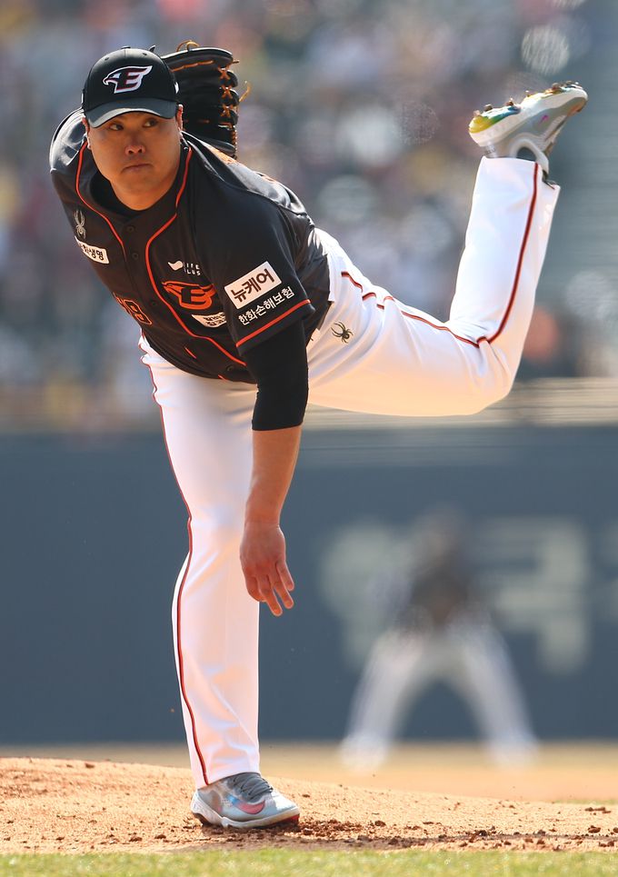 한화 류현진이 마운드에서 역투하고 있다. 사진=뉴시스