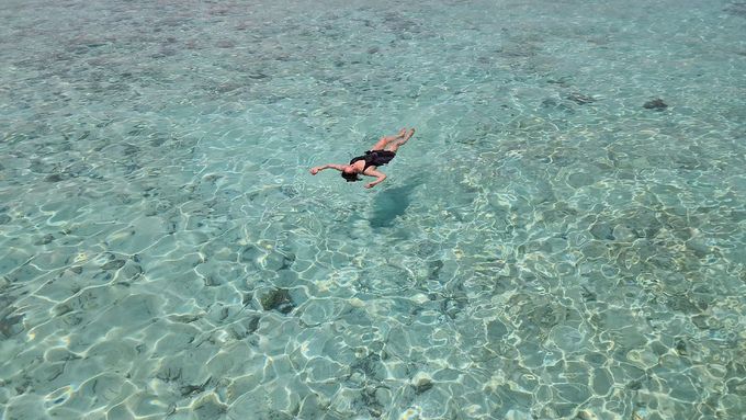 객실에서 에메랄드를 녹인 듯한 몰디브 바다로 뛰어들어보자.. 사진=정희원 기자