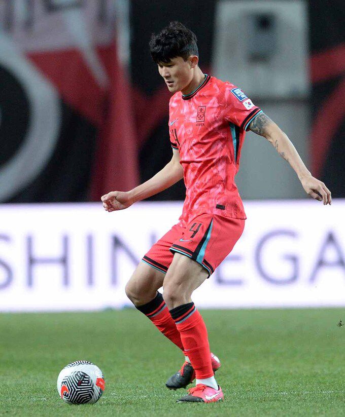 축구 대표팀 김민재가 패스하고 있다. 사진=김두홍 기자