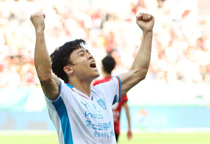 포항의 정재희가 골을 넣고 포효하고 있다. 뉴시스