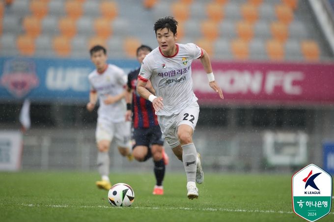 강원의 이상헌이 질주하고 있다. 한국프로축구연맹 제공