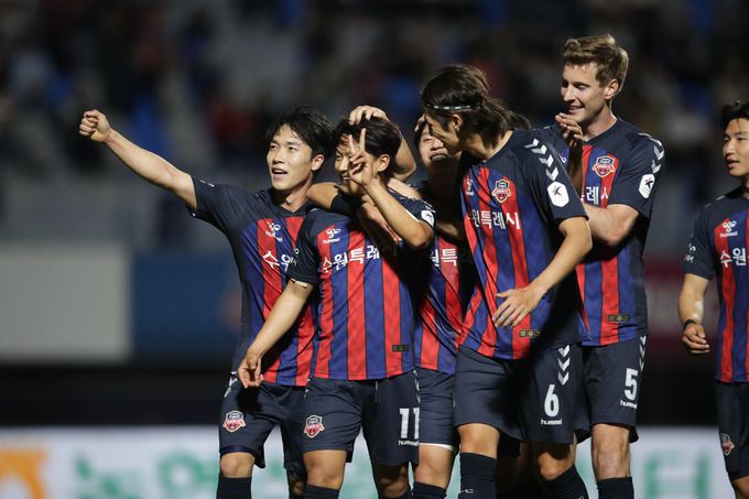 수원FC 선수들이 득점 후 기뻐하고 있다. 사진=한국프로축구연맹 제공