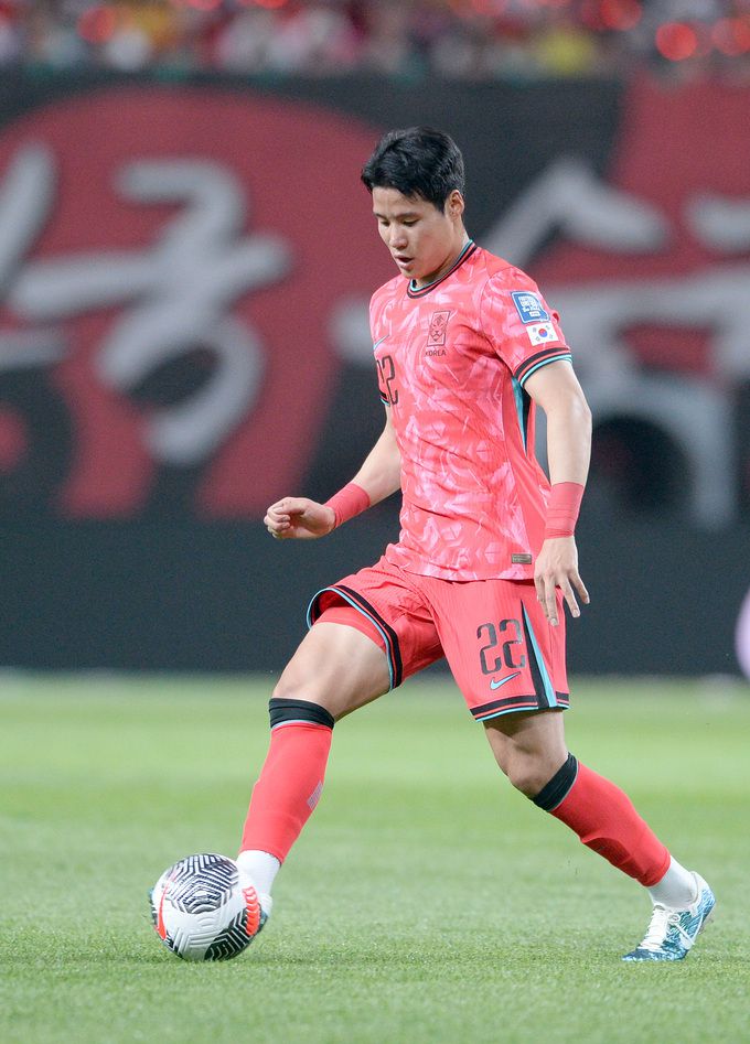 축구 대표팀 박승욱이 패스하고 있다. 사진=김두홍 기자