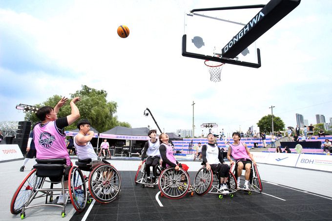 사진=대한장애인체육회 제공 / 15일 서울 반포 한강공원 예빛섬에서 열린 파리 패럴림픽 페스티벌 BDH재단 이사장배 어울림 3X3휠체어농구대회 경기사진