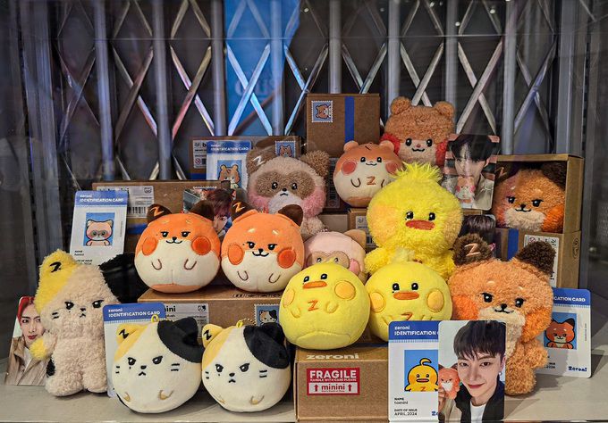 팝업스토어에 전시된 제로니 키링들. 사진=정희원 기자