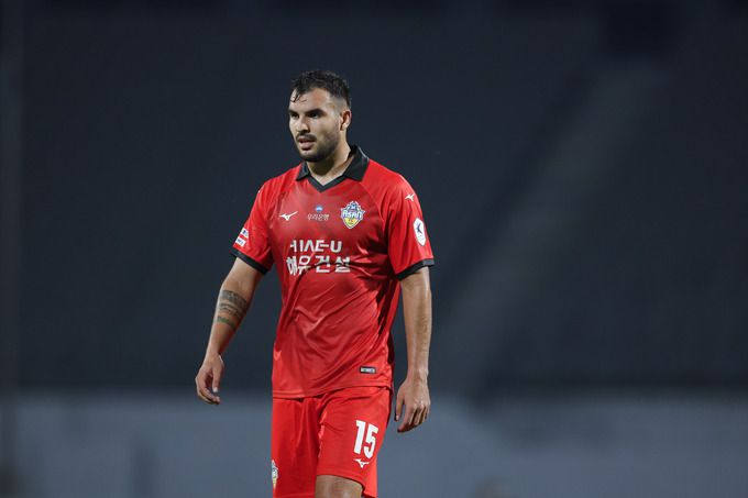 충남아산 호세가 경기에 임하고 있다. 사진=한국프로축구연맹 제공