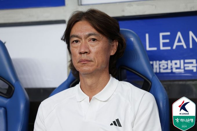 홍명보 감독이 경기를 지켜보고 있다. 사진=한국프로축구연맹 제공