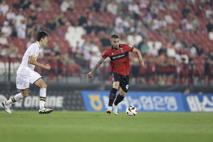부천FC 바사니가 돌파하고 있다. 사진=한국프로축구연맹 제공
