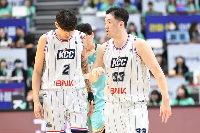 최준용(왼쪽), 이승현. 사진=KBL 제공