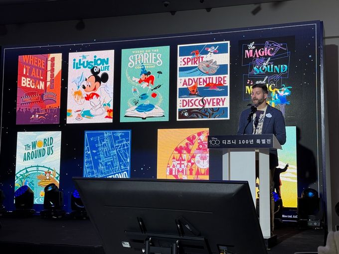 매튜 아담스 월트 디즈니 아카이브 전시매니저가 미디어데이에서 전시회를 소개하고 있다. 신정원 기자