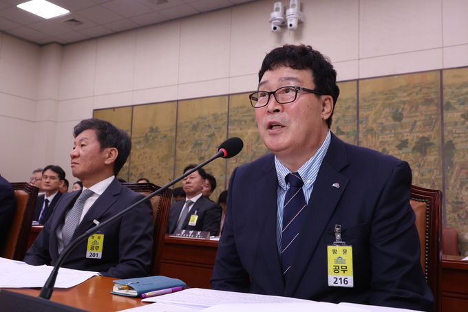 사진=뉴시스/ 김택규 대한배드민턴협회장이 지난 9월 24일 서울 여의도 국회에서 열린 문화체육관광위원회의 대한축구협회 등에 대한 현안질의에서 의원 질의에 답하고 있다.