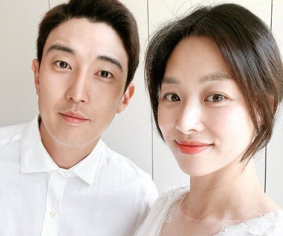 배우 강경준(왼쪽)과 장신영.