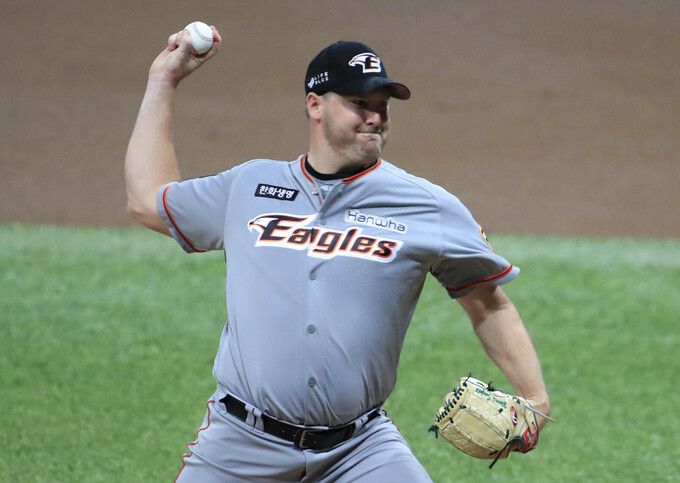 2019, 2020년 한화 외국인 투수로 활약했던 호주 국적의 우완 워릭 서폴드의 투구 모습. 사진=뉴시스